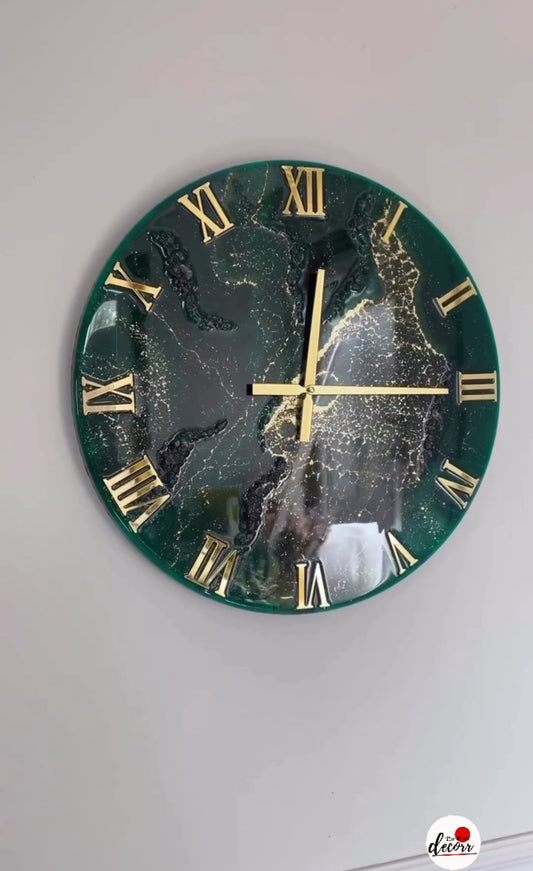 Attractive Epoxy Green Clock